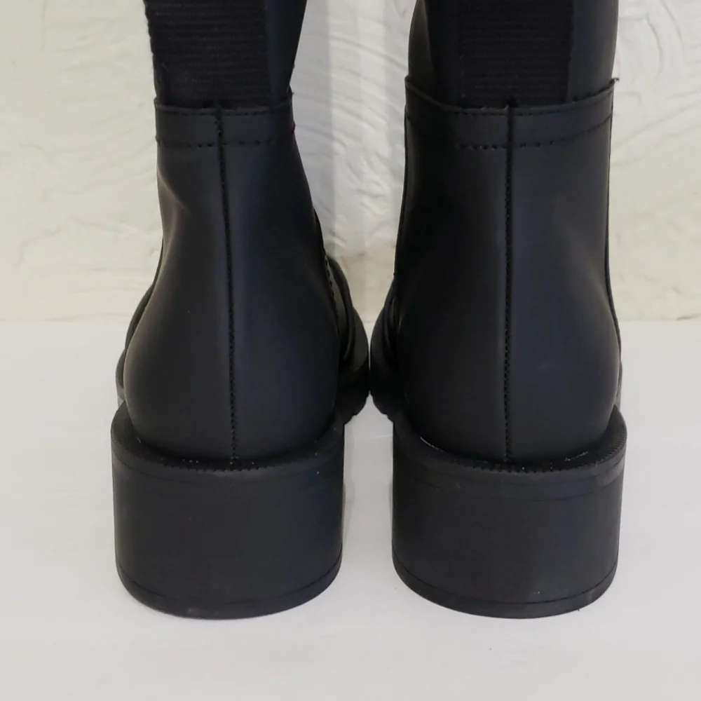 RARE ZARA Lug Sole Low Heel Black Rubberized Bloggers Favorite Size 7.5 - Picture 9 of 10
